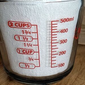 Anchor Hocking Oven Originals 2 Cup Glass Measuring Cup Red Imprint Handle Nice